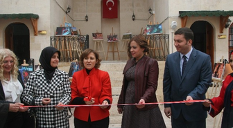 'Çerçeveler' İsimli Kadın ve Çocuk Temalı Fotoğraf Sergisi Açıldı