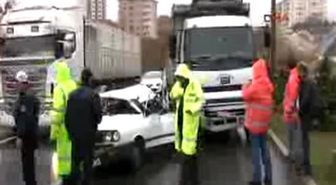 Kamyon Otomobile Çarptı: 4 Yaralı