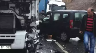 Manisa'da Trafik Kazası: 2 Yaralı