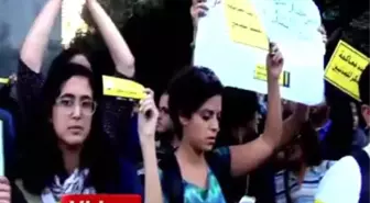 Mısır'da Gösteri Yasasını Protesto Eden Kişilere Müdahale