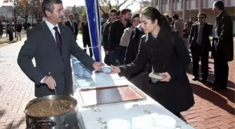 Başkan Tahmazoğlu Gaün'de Öğrencilere Aşure Dağıttı