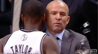 Jason Kidd, Elindeki İçeceği Bilerek Döküp Oyunu Durdurdu