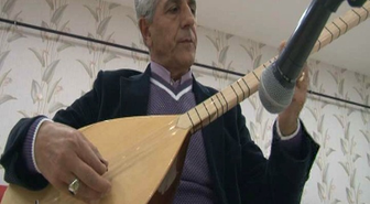 (Özel Haber) Hem Muayene Ediyor Hem de Konserlerle Moral Veriyor