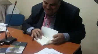 Siyasetçi ve Yazar Erol Erdoğan, 'İnsan Mevsimi' İsimli Kitabını İmzaladı