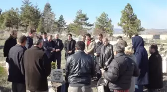 Yönetmen Ahmet Uluçay Kabri Başında Anıldı