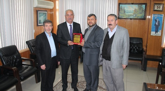 Hak-Bir-Sen Yozgat İl Yönetiminden Akdağmadeni Belediye Başkanı Daştan'a Teşekkür Plaketi