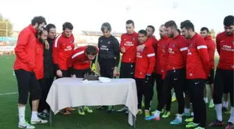 Trabzonspor Kalecisi Onur'a Doğum Günü Kutlaması