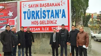 CHP ve MHP'den, Başbakan'a Afişli Karşılama