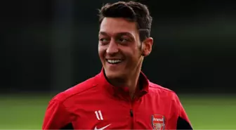 Mesut Özil ile Ferrari'nin Benzerliği Herkesin Dilinde