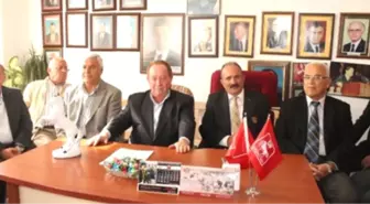 MHP'den İstifa Eden Fethiye Belediye Başkanı DP Rozeti Taktı