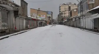 Yüksekova'da Kepenkler Bugün de Açılmadı