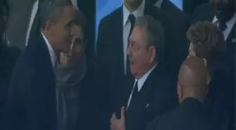 ABD Başkanı Obama ile Küba Devlet Başkanı Castro El Sıkıştı