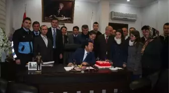 Belediye Başkanına Personelinden Doğum Günü Sürprizi