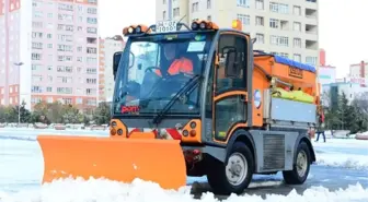 Beylikdüzü'nde Kar Timi Gece Gündüz Hizmette