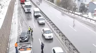 Tem ve D-100'deki Kar Kazaları Trafiği Durdurdu