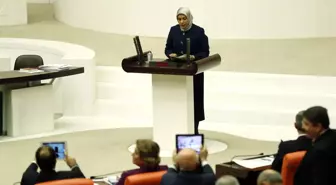 AK Partili Çelik Kürsüye Başörtüsüyle Çıkan İlk Milletvekili