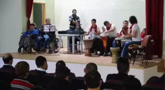 Engelli Öğrencilerden Cezaevinde Konser