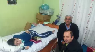 Kaymakam Kaya'dan Kas Erimesi Hastası Kardeşlere Ziyaret