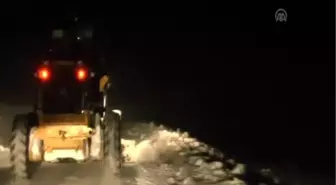 Mahsur kalan 8 kişi donmak üzereyken kurtarıldı