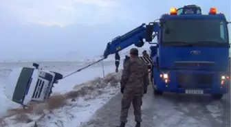 Merzifon'da Askeri Araç Devrildi: 14 Yaralı