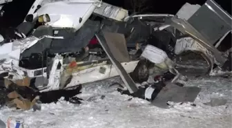 Öğretmen Servisi ile Tır Çarpıştı: 6 Ölü, 8 Yaralı