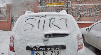 Siirt'te Araçlar Kar Altında Kaldı