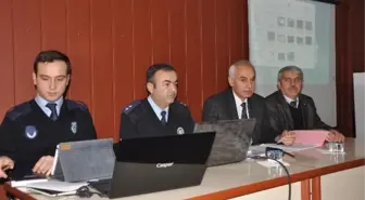 Sorgun'da Emniyet Servis Şoförlerine Seminer Verdi
