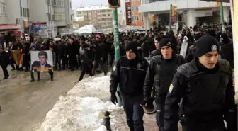 BDP'liler Yürümelerine İzin Veren Polisi Alkışladı