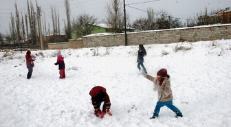 Kar Yağışı En Çok Öğrencileri Sevindirdi