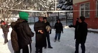 Öğrenciler Vali'ye Sevgi Gösterisinde Bulundu