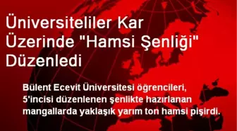 Üniversiteliler Kar Üzerinde 'Hamsi Şenliği' Düzenledi