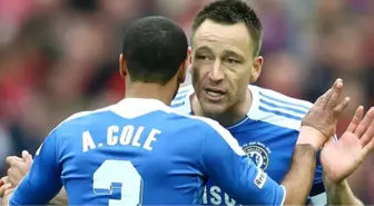 Mourinho: Terry ve Ashley Cole Chelsea'de Kalacak