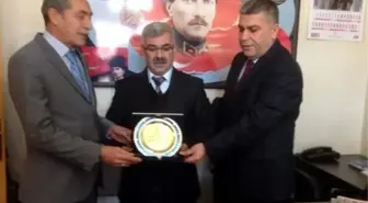 Başarılı Esnaflara Plaket Verildi