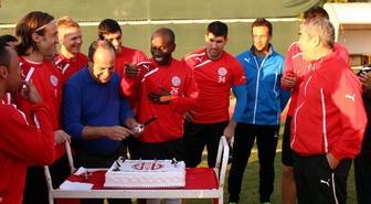 MP Antalyaspor'dan Diarra'ya Sürpriz Doğum Günü Kutlaması