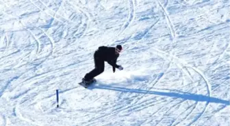 Bitlis'te 'Snowboard İl Birinciliği Kayak Yarışması' Yapıldı