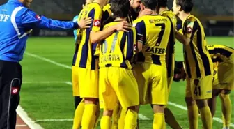 Bucaspor Karşıyaka'yı Ağırlıyor