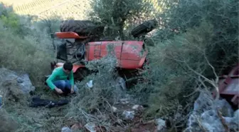 Devrilen Traktörünün Altında 2 Saat Kurtarılmayı Bekledi