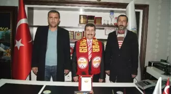 Genç Muratspor'dan Başkan Ariç'e Teşekkür Plaketi