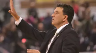 Anadolu Efes, Yunan Antrenör Aggelou ile Sözleşme İmzaladı