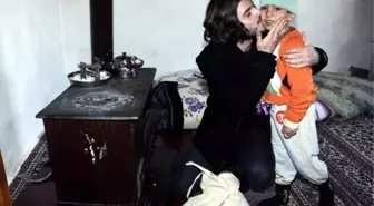 İstanbul Üniversitesi Öğrencileri Van'da Battaniye ve Giyecek Dağıttı