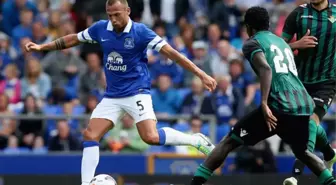 Everton'ın Savunma Oyuncusu Heitinga, Roma'ya Göz Kırptı