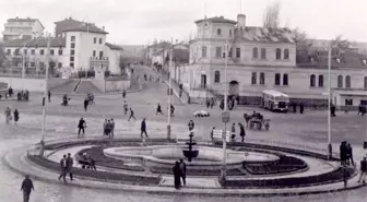 Kapı Kapı Dolaşarak Eski Fotoğrafları Topladı