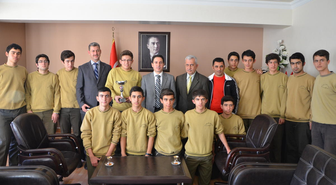 Kozan Kaymakamı Oral, Başarılı Sporcuları Ödüllendirdi