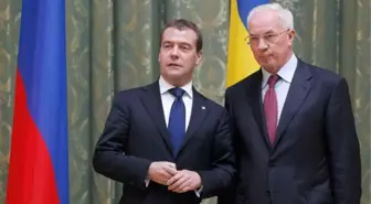 Rusya Başbakanı Medvedev ile Ukrayna Başbakanı Azarov Bir Araya Geldi