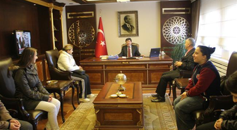 Vali Öz, İşitme Engelli Halk Oyunları Ekibini Kabul Etti