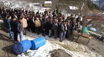 60 Yerinden Bıçaklanarak Öldürülen Şahıs Defnedildi