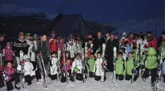 Bitlis'te 625 Çocuğun Kayak Takımı Sevinci