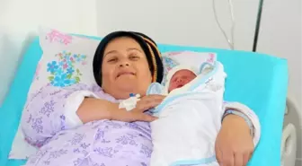 Bolu'da 140 Kiloluk Kadın Anne Oldu