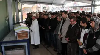 Ereğli'de Cinayet Davası Sanığı Annesinin Cenazesine Katıldı