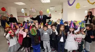 Yenimahalle Belediye Başkanı Yaşar, Miniklerle Yeni Yıl Partisinde